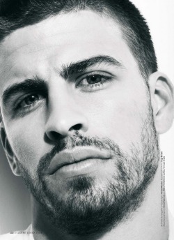 elniapo:   Esquire España | Gerard Piqué… 2 By: Sergi Pons