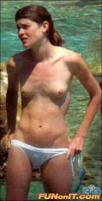 Vittoria Puccini in topless! L'attrice 29enne emerge dalle acque