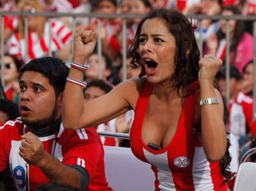 Paraguayan World Cup fan Larissa Riquelme keeps her promise and gets naked (NSFW)