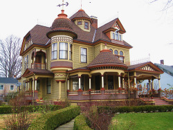 sweethomestyle:  Old Home in Tunkhannock, Pennsylvania (by Clark