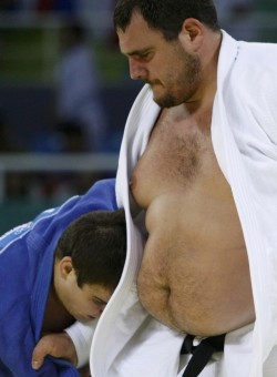 takeru-amati:  spunked:  britishbeef:  Judo Super Heavyweight
