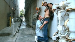 roulett:  (via patrickfuckingstar, kizmaaz)  Alley blowjob.