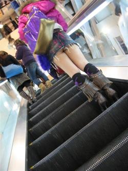 upskirtbabes2:  Upskirts at the Chinese mall … 