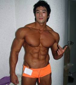 menandmuscle:  fuckyeahmuscles:  Hwang Chul Soon  