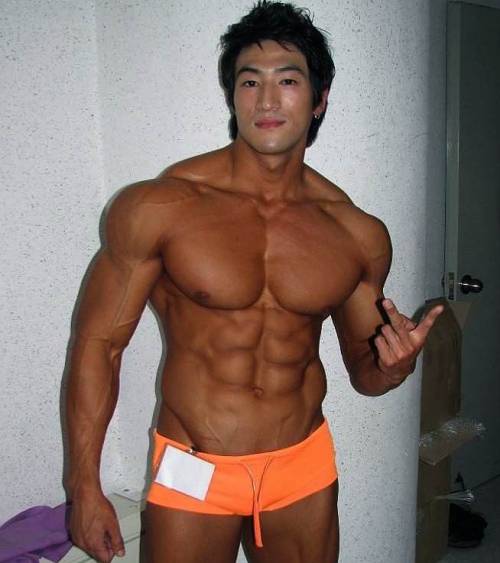 menandmuscle: fuckyeahmuscles: Hwang Chul Soon