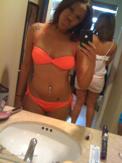 iphonebabes:  Bright orange bikini @LoveBenn 