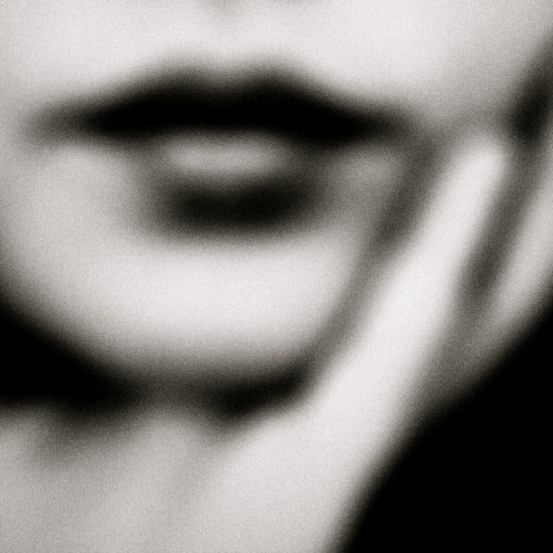 thedarksenses:  casabet64:  la-journee:  mycopyright:  ©eva truffaut     So kissable