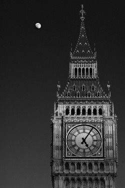 artemisdreaming:  Big Ben and the Moon of London Nobuyuki Taguchi