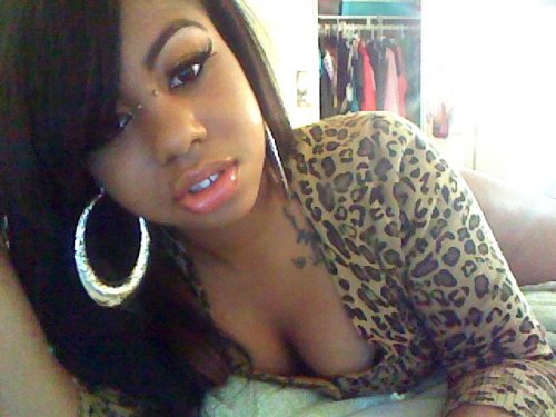 nothingbuthonesty:  yo pero her lips.  Pero? Me gusta, perhaps.