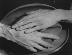 yama-bato:  Berenice Abbott Hands of Jean Cocteau 