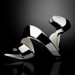 t-s-k-b:  Dezeen - Hakes shoes SS11 by Julian Hakes   Coś cudnego.