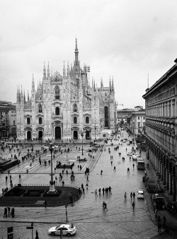theworldwelivein:  Il Cielo sopra Milano - Piazza del Duomo,