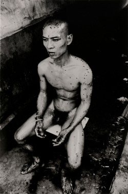 12 Square Meters by Zhang Huan, 1994via: artblart