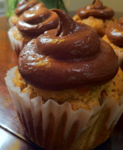 cupcakesoftheday:  Peanut butter cupcakes with chocolate peanut