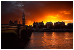 ninbra:  Sunset in London. 