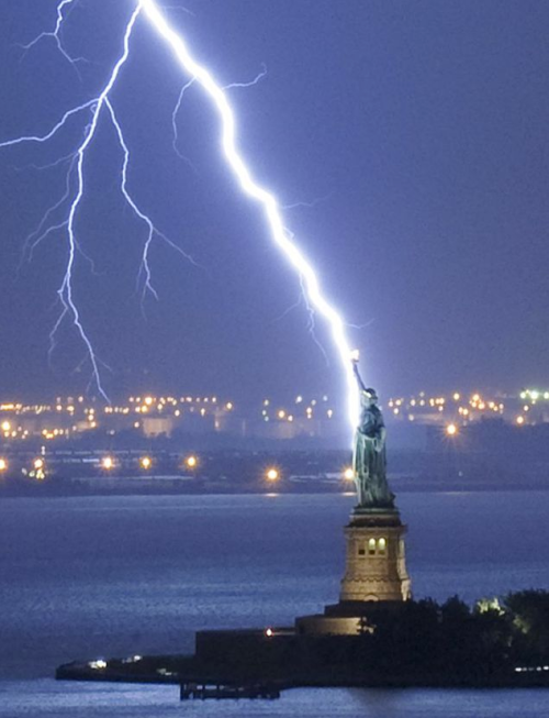 photojojo:  Jay Fine waited two hours in a storm and snapped 81 shots before capturing this insanely well-timed shot. Jay is rad. via Gizmodo 