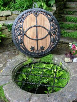 voiceofnature:  Chalice Well, Glastonbury, Somerset, England