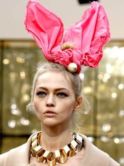 Sasha Pivovarova at Louis Vuitton Fall 2009