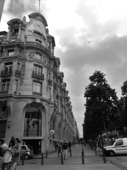 zeppelinrules:  Champs Élysées, Paris 