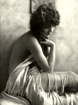 suicideblonde:  Ziegfeld Girl 