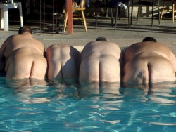 bearhoss:  bigbuttsandbigboys:  MAN-CRACK MONDAY!!!  Ok who gets