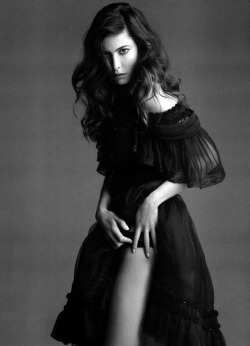 philguillou:  Anna Mouglalis by Patrick Demarchelier.Vogue Paris,april