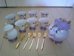 crazysexydiva:  I want this tea set. Not even kidding. I love