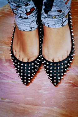 saucyfbaby:   Christian Louboutin Pigalle Spiked Ballerina Flats