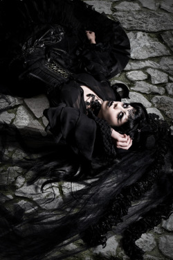 Gothic Style and Dark Glam