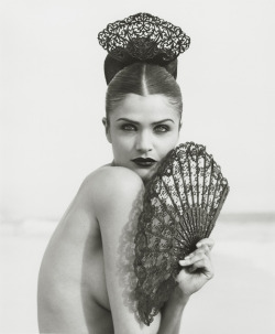 firsttimeuser:  © Herb Ritts Foundation, Courtesy of Fahey/Klein