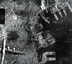 Kobe docks, Japan 473 b-29s daylight raid, June 1945