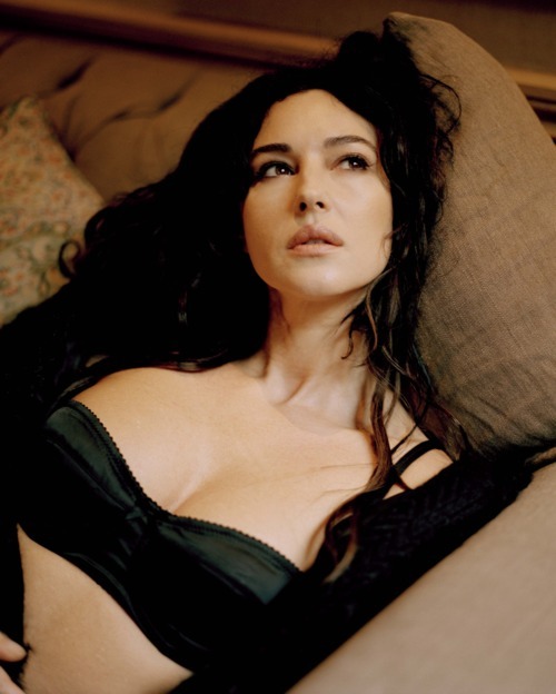 Monica Bellucci in intimo sexy