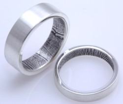 sucktitslickclits:    custom fingerprint wedding bands   i want