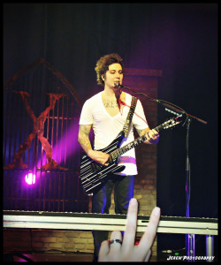 fuckyeahsynystergates:  Synyster Gates (by upload) 