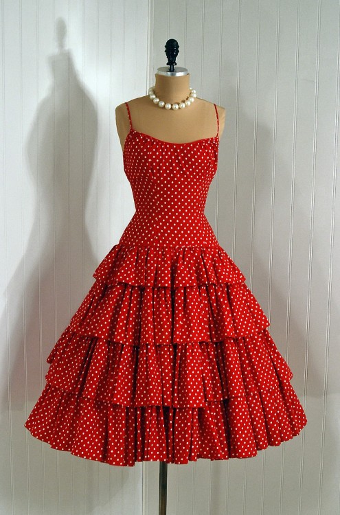 sidrra:  omgthatdress:  1950s dress via Timeless Vixen Vintage  This is why I wish I was a teenager in the 50s! 