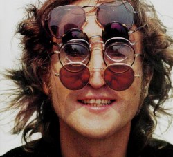  Eu tenho o maior medo desse negócio de ser normal. John Lennon