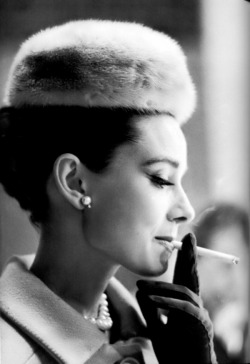 smokingissexy:  Audrey Hepburn 