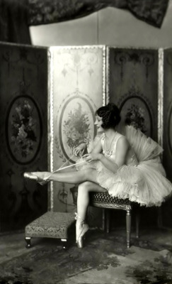 bohemea:  Helene Costello, Ziegfeld Girl 