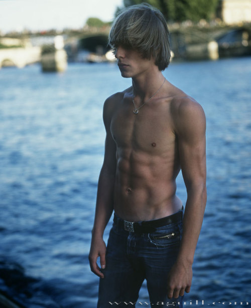 hotboysinjeans.tumblr.com/post/2390297905/