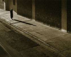 liquidnight:  Fan Ho Lonely Stroll, 1958 From Hong Kong Yesterday