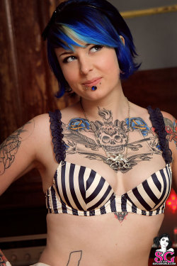 inkedgirls:  Knitzy Suicide 