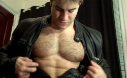 wanttobenastypigus:wow i love that huge hairy chest and huge