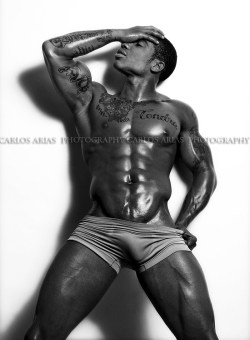  MODEL: STEPHAN ALLEN 