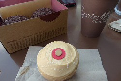 I love this cupcake place<3 I love Beverly Hills.(: