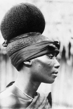 comingonstrong:  fuckyeahnigeria:  Nigerian Woman 1922  High-top