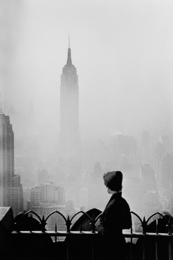 glasgow-kiss:  Empire State Building by Elliott Erwitt. 1955.