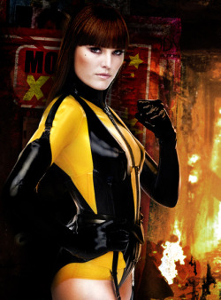 latexcatsuit: Watchmen’s Female Superhero Dazzles in Sexy Syren