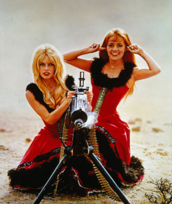 classicchoteras:  Brigitte Bardot & Jeanne Moreau 