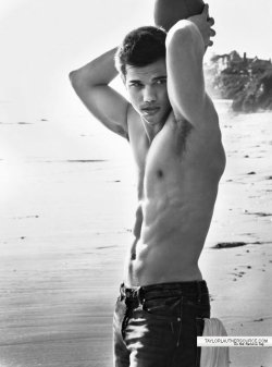 nolathotboy504:  Tayor Lautner