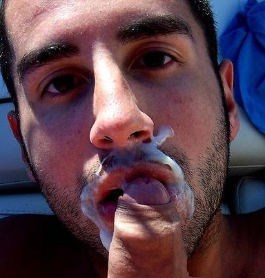 dudelust:   Full after swallowing 10 loads… 